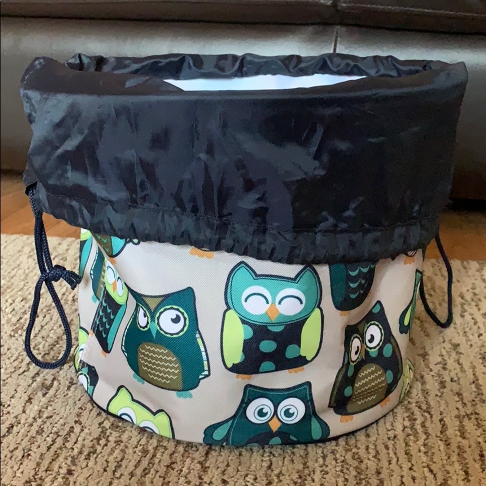 Thirty one bag with handles and cinch top.